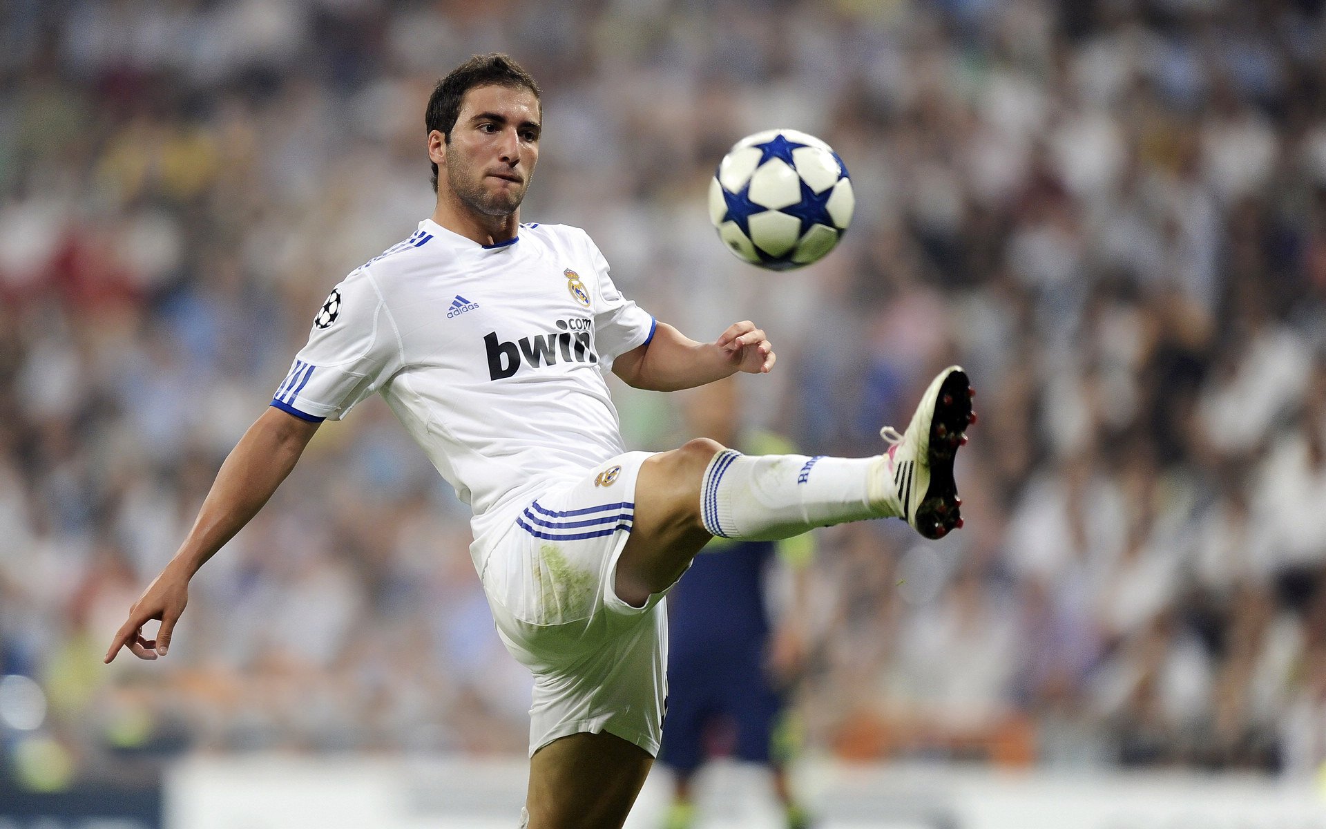 开云网页版-VAR判罚再引争议，维尼修斯对阵梅西，裁判判点引爆足坛风暴，VAR判罚引爆争议，维尼修斯对决梅西，点球判罚再掀足坛风暴